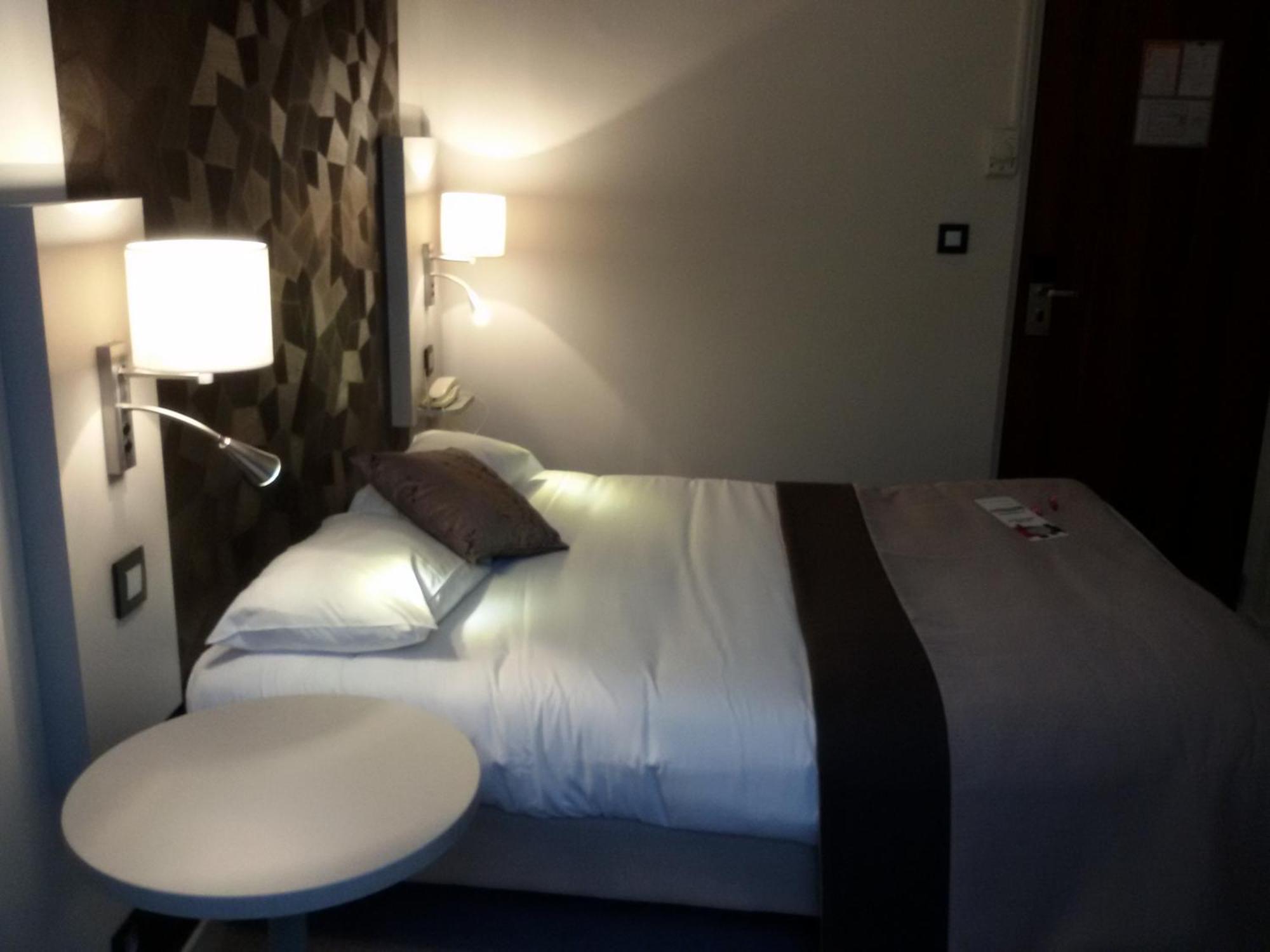 Hotel Albert Elisabeth Gare Sncf Clermont-Ferrand Room photo