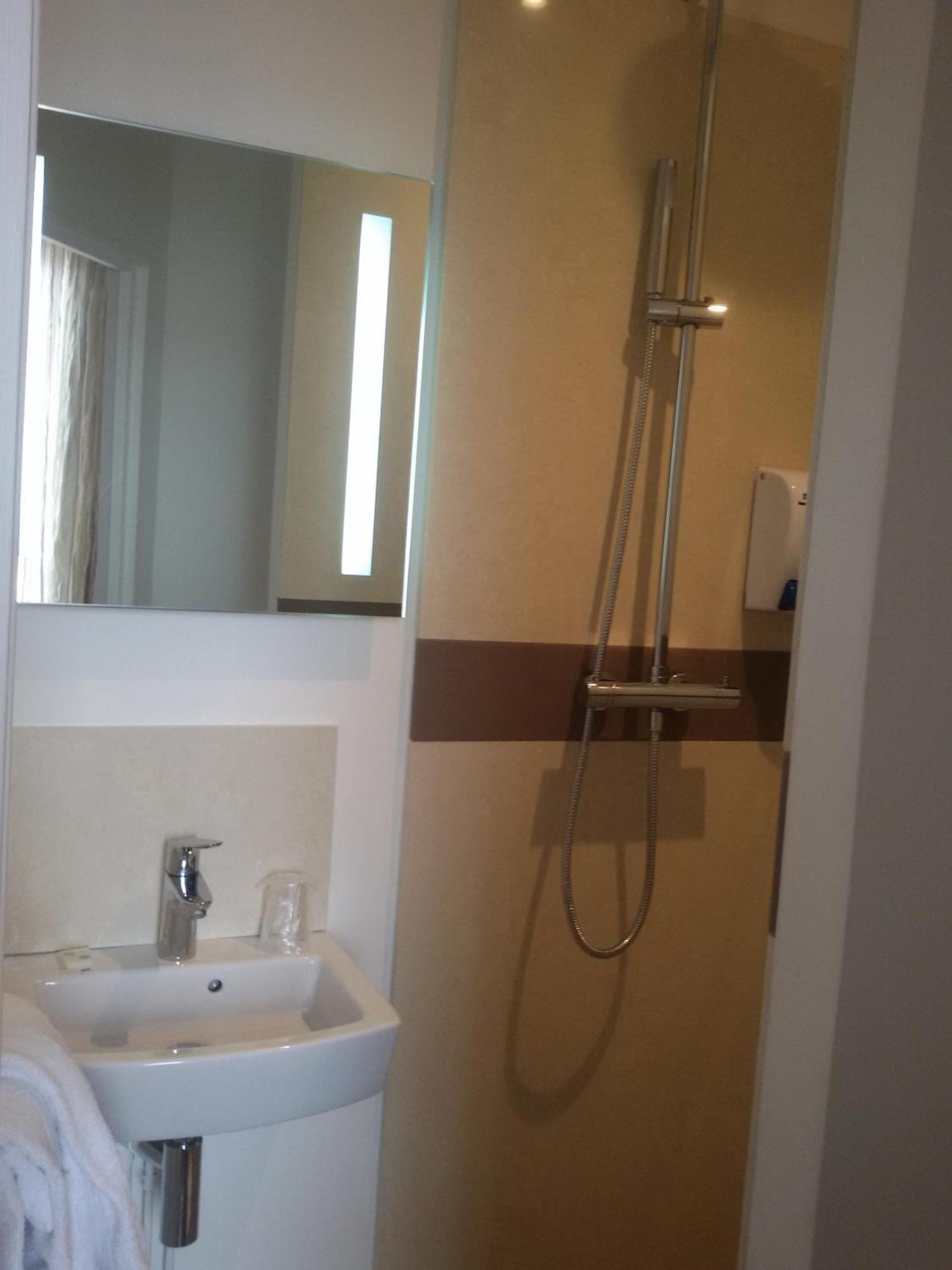 Hotel Albert Elisabeth Gare Sncf Clermont-Ferrand Room photo